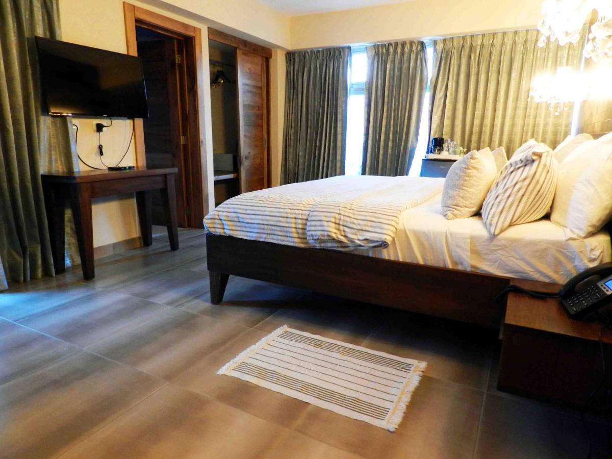 Mon Hotel Boutique Констанца Екстериор снимка
